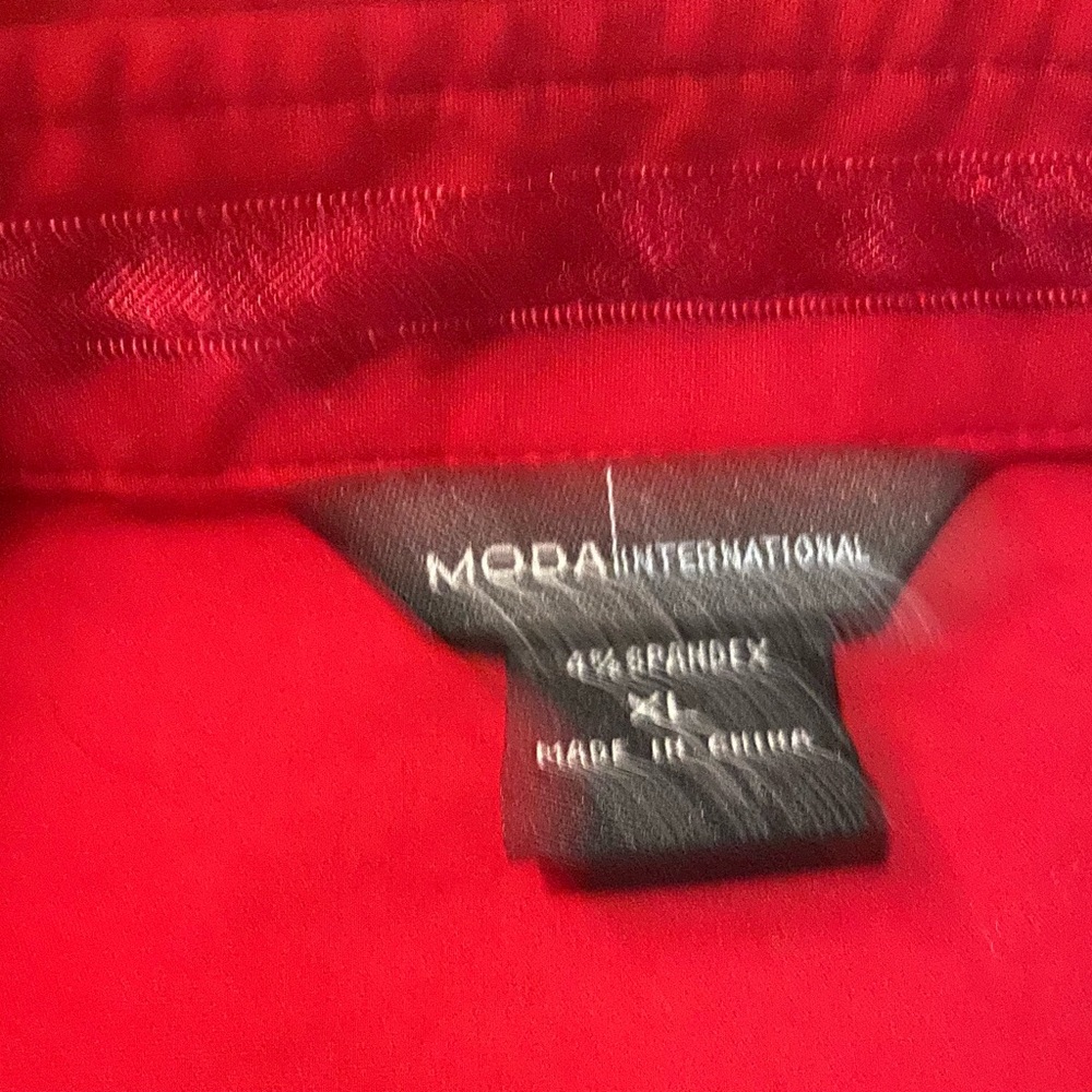 Moda International Red top - Picture 2 of 2